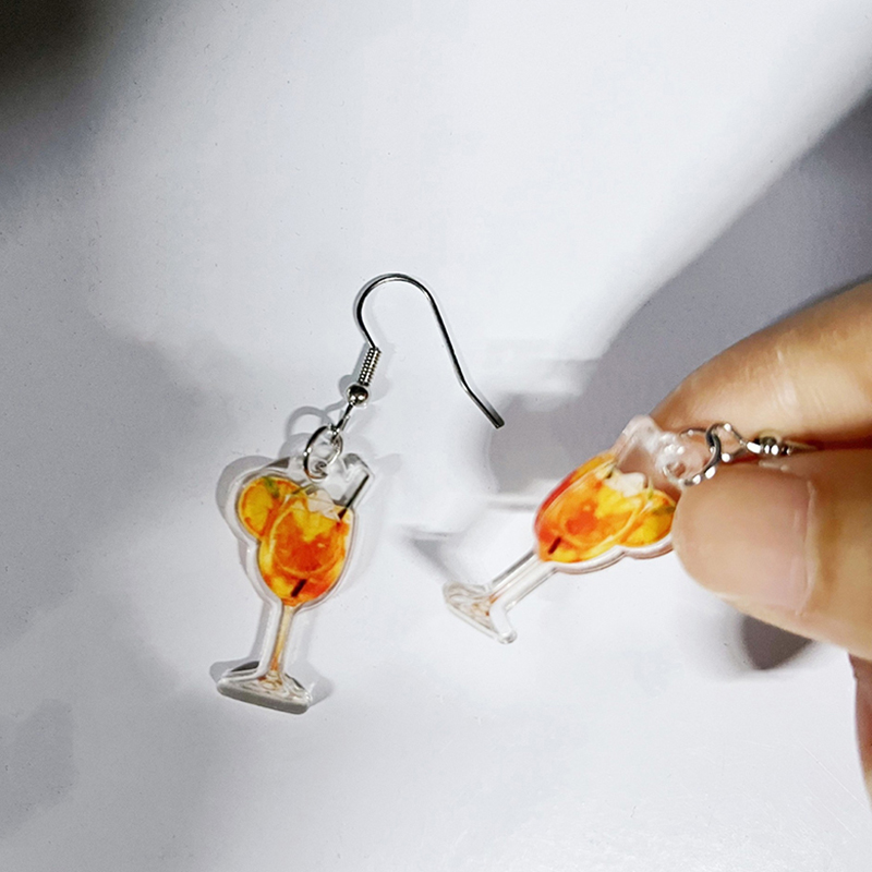 أقراط على شكل كأس نبيذ لمهرجان - مراجعة Wine Beer Festival وسعره